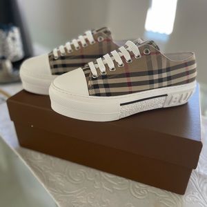 Burberry woman’s sneakers